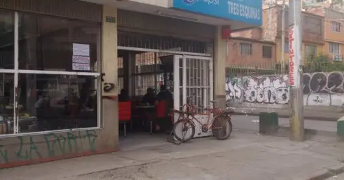 PANADERIA TRES ESQUINAS CARRERA 48 CON 68 PANADERIA TRES ESQUINAS CARRERA 48 CON 68